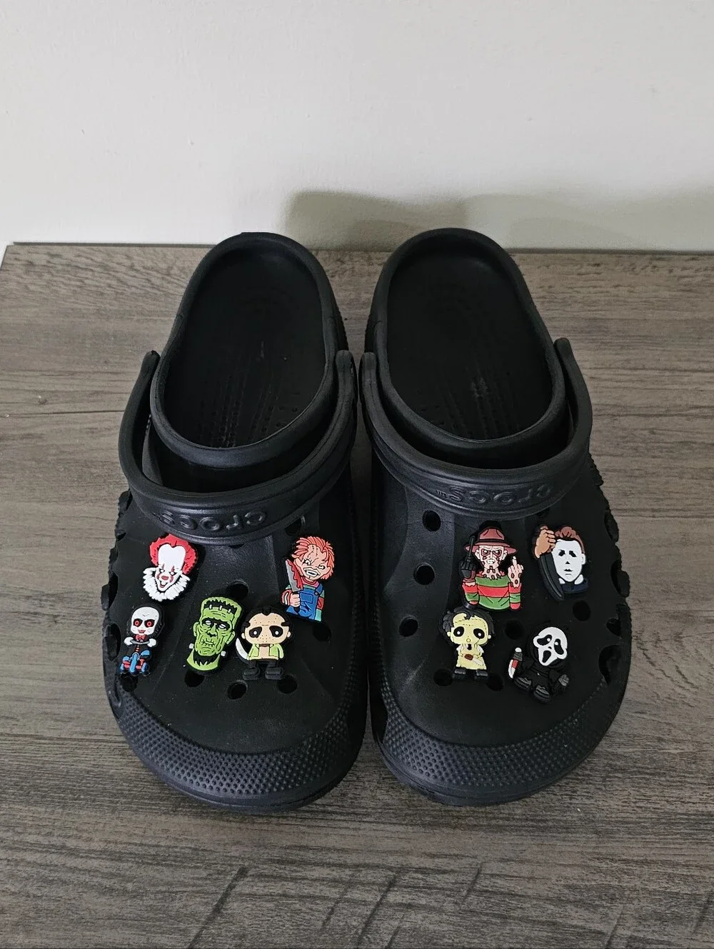 CROCS Men’s Black Halloween Charms Size 11 Chucky Freddie Jason Ghostface Scary